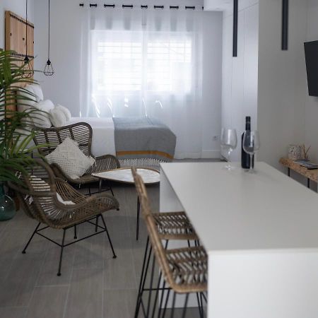 Lovely Suites Tarifa, Estudio A Estrenar En El Centro Y Muy Cerca De La Playa エクステリア 写真